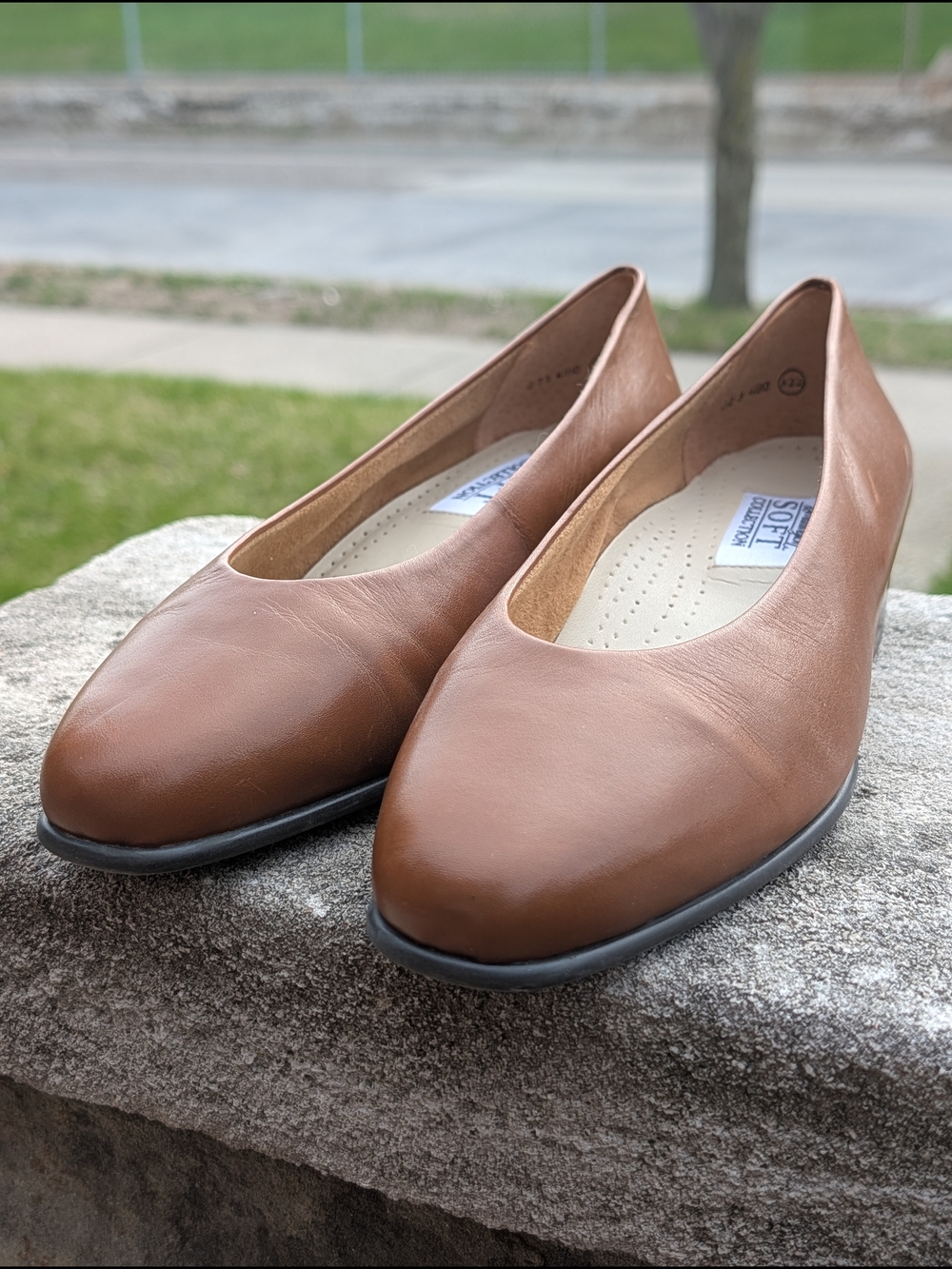 Classic Women's Brown Leather Block Heel Pumps